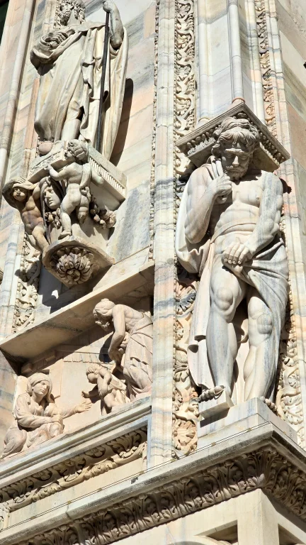 O que fazer em Milão: roteiro de 2 ou 3 dias na capital da moda da Itália 91 O que fazer em Milão: roteiro de 2 ou 3 dias na capital da moda da Itália - duomo interior 20240927 163941