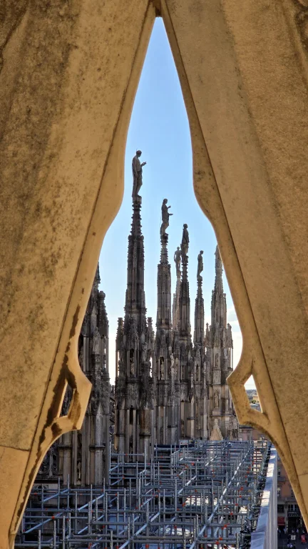 O que fazer em Milão: roteiro de 2 ou 3 dias na capital da moda da Itália 106 O que fazer em Milão: roteiro de 2 ou 3 dias na capital da moda da Itália - duomo interior 20240927 171225