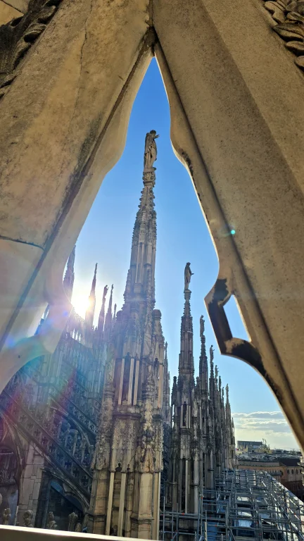 O que fazer em Milão: roteiro de 2 ou 3 dias na capital da moda da Itália 115 O que fazer em Milão: roteiro de 2 ou 3 dias na capital da moda da Itália - duomo interior 20240927 171408