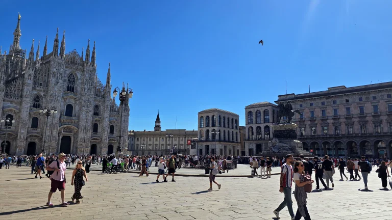 O que fazer em Milão: roteiro de 2 ou 3 dias na capital da moda da Itália 15 Piazza del Duomo | O que fazer em Milão