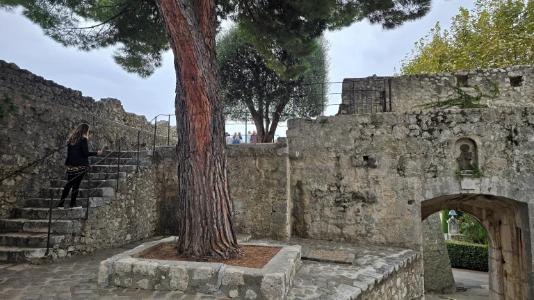 O que fazer na Côte D'Azur: roteiro de 4 dias por 6 cidades da Riviera Francesa 246 Muralhas de Saint-Paul-de-Vence | O que fazer na Côte D'Azur