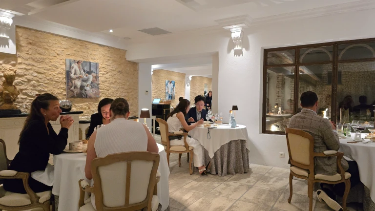 Le Phébus & Spa: hotel de luxo e alta gastronomia no coração do Luberon, na Provença 46 Salão principal do restaurante La Table de Xavier Mathieu