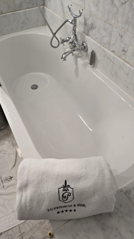 Le Phébus & Spa: hotel de luxo e alta gastronomia no coração do Luberon, na Provença 28 Le Phébus & Spa: hotel de luxo e alta gastronomia no coração do Luberon, na Provença - Le Phebus 20241010 104701