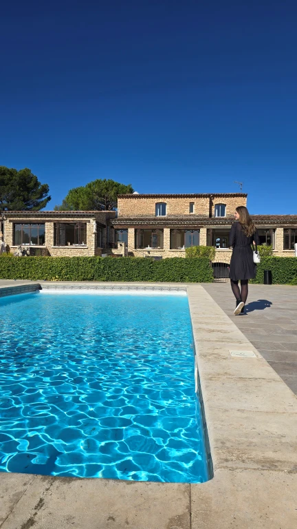 Le Phébus & Spa: hotel de luxo e alta gastronomia no coração do Luberon, na Provença 13 Piscina do Hotel Le Phébus & Spa